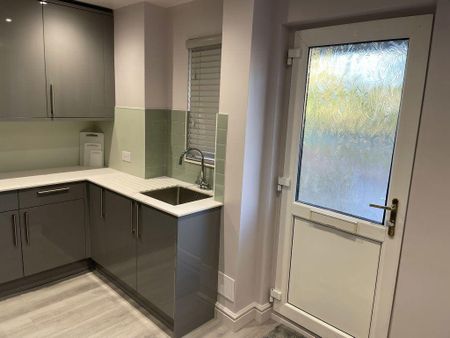 1 bedroom in a house share to rent - Photo 4