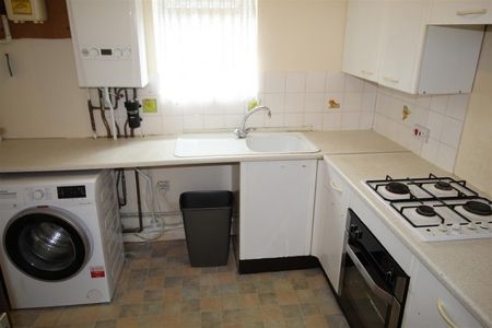 1 Bedroom Flat to Rent in Yarwell Court, Highfield Crescent, Kettering, Northamptonshire, NN15 - Photo 5