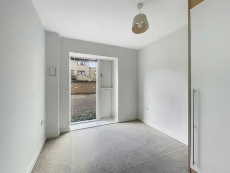 2 bedroom ground floor flat to rent - Photo 4