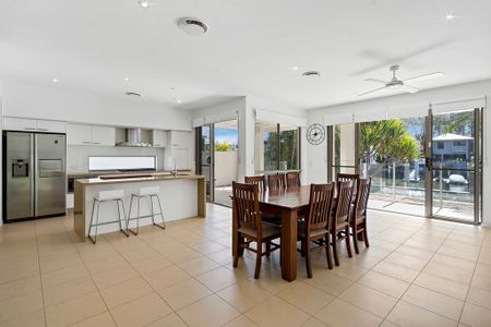 Style and Functionality Riverfront living in Coomera Waters! - Photo 4