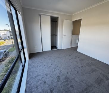 Modern Living in a Prime Location – 2-Bedroom Townhouse - Photo 4
