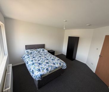 Room in a Shared House, Oak Tree Lane, B29 - Photo 1