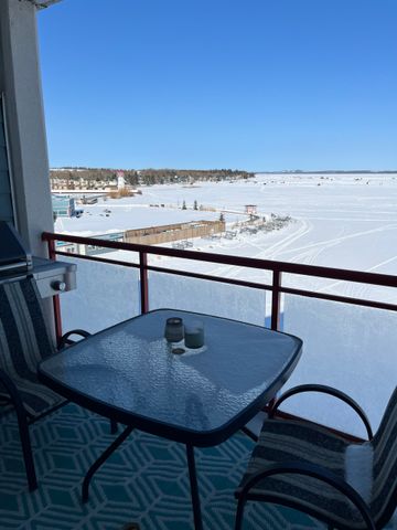 Sylvan Lake 1 BR FURNISHED Condo overlooking the water !! - Photo 4