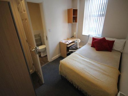 4 bedroom apartment to rent - Photo 3