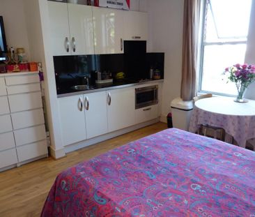 Studio to rent - Photo 1