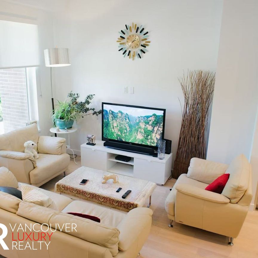 Townhouse in Vancouver West Side, BC - Photo 1