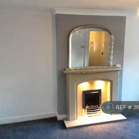 3 bedroom end of terrace house to rent - Photo 1