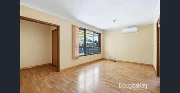 Neat 3 Bedroom Family Home - Photo 1