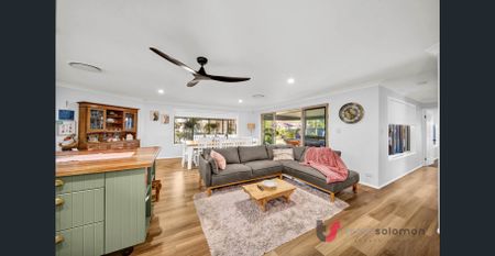 THE ULTIMATE FAMILY ENTERTAINER!! - Photo 2