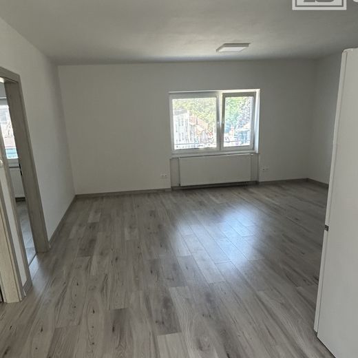 PRENÁJOM-3 IZBOVÝ BYT,73 m2, ul. SLÁDKOVIČOVA, POV. BYSTRICA - Photo 1