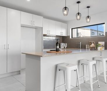 Spacious 4 bedroom modern home - Photo 6