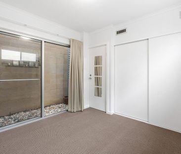 3 bedroom townhouse in the CBD! - Photo 1