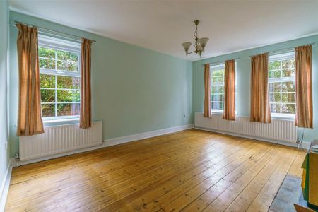 4 bedroom detached house to rent - Photo 2