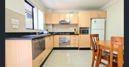 Spacious 1 Bedroom - Fully Furnished & Equipped with all appliances, crockery, cookware, utensils, linen and more! - Photo 3