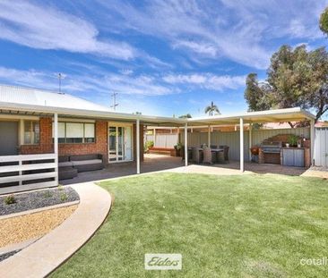 Spacious 3 Bedroom Home With Bonus Games Room - Photo 1