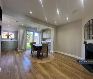 2 bedroom semi-detached house to rent - Photo 2