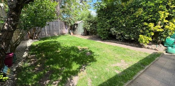 Lyon Road, Crowthorne, Berkshire, RG45 - Photo 2