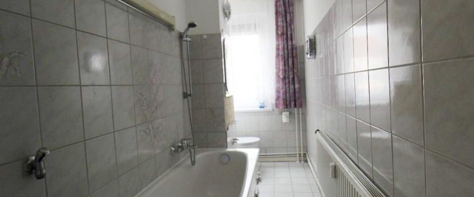 *** 3 Zimmer + Balkon + Einbauküche ---neu renoviert *** - Foto 1