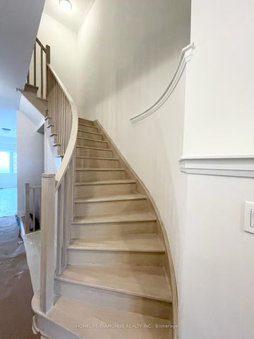 Townhouse For Lease | X8123358 - Photo 2