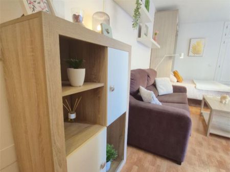 Estudio de alquiler en Calle Ventura Rodríguez, 11, La Trinidad - Photo 3