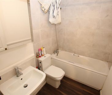 2 bedroom Flat to let - Photo 1