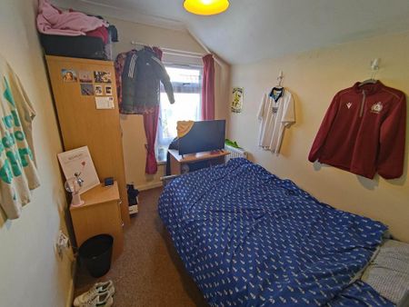 4 bedroom terraced house to rent - Photo 3