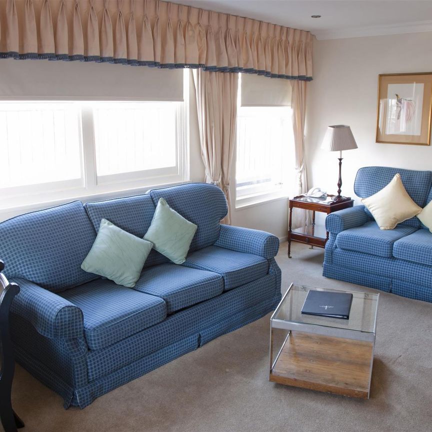 EARLS COURT ROAD, SW5, London - Photo 1