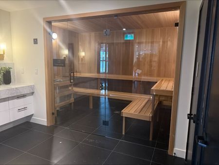 Brand New Top Floor Corner Unit 2 Bedroom/ Large Den/2 Bathroom - Photo 5
