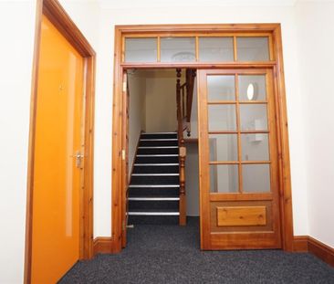 2 bedroom Flat To Let - Photo 4