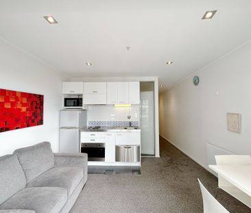 Two Bedrooms in Town - Photo 5