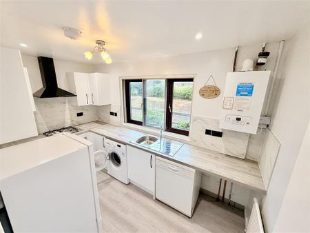 3 bedroom terraced house to rent - Photo 5