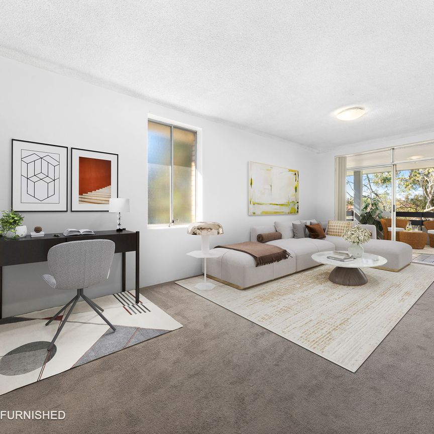 Light-Filled Top Floor Apartment - Photo 1
