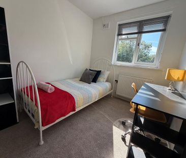 3 bedroom terraced house to rent - Photo 3