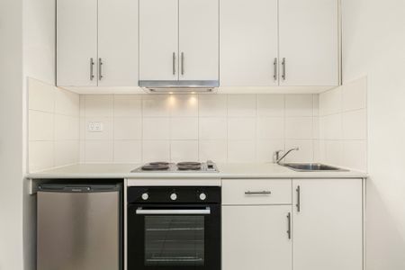 Open Plan Studio Apartment - Photo 3