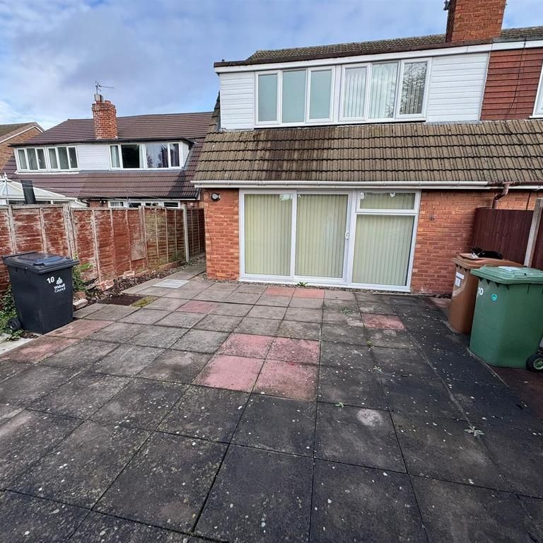 3 bedroom semi-detached house to rent - Photo 1