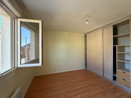 Location Appartement 3 pièces 75m² - Photo 2