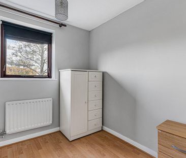 3 bedroom terraced house to rent - Photo 6