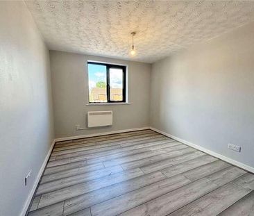 Vernon Terrace, Northampton, Northamptonshire, NN1 - Photo 3