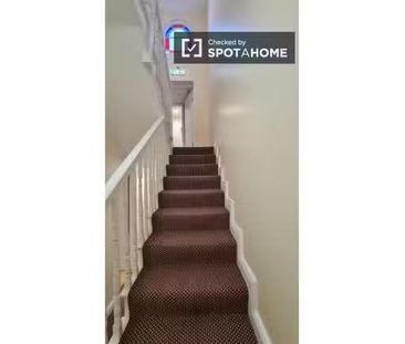 Private ensuite room in North Circular Road, Dublin - Photo 1