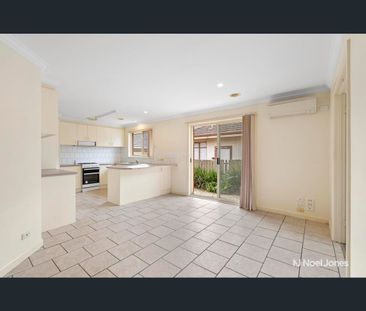 86b Batesford Road, Chadstone, Vic 3148 - Photo 2