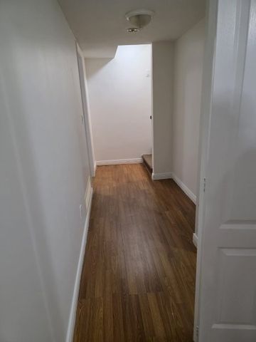 Two Bedroom Basement Suite in Neighbourhood of Panorama - Photo 5