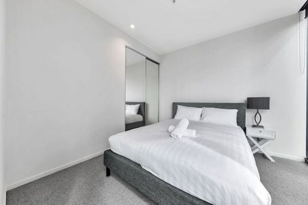 Contemporary Living in Vibrant Southbank - Photo 5