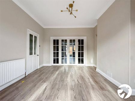 3 bedroom end of terrace house to rent - Photo 4