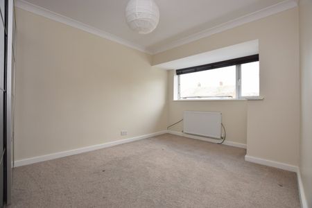 26, Kirkwood Grove, Leeds, West Yorkshire, LS16 7JR - Photo 3