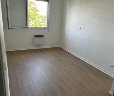 Location Appartement 2 pièces 43m² CHANTELOUP LES VIGNES 78570 - Photo 6