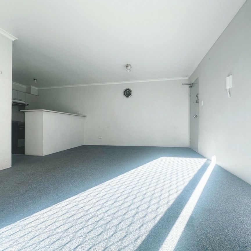 2 Bedroom Unit In Ideal Location! - Photo 1