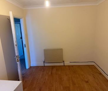 Single room close to romford station- £500 - Photo 3