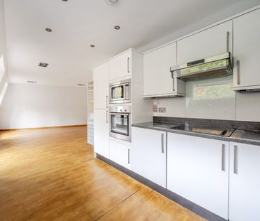 Muswell Hill Road, Highgate, London, N6 - Photo 1