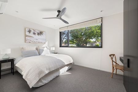 Freestanding Designer Beach House with Pool & Garden Oasis - Photo 4