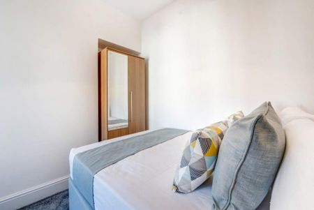 4 bedroom terraced house to rent - Photo 5